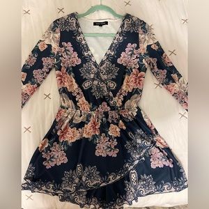 Only worn once. Excellent condition. Long sleeve romper.